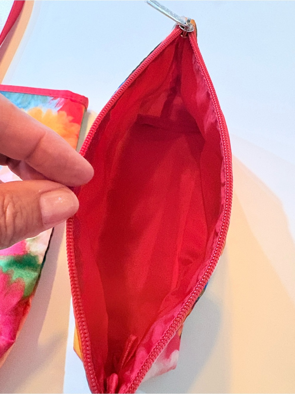 Clinique lightweight Floral Tote Bag & makeup bag in Multicolor with Pink Trim - Picture 11 of 15